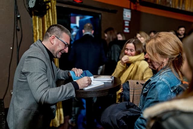 Nenad Gugl se potpisuje obozavateljima