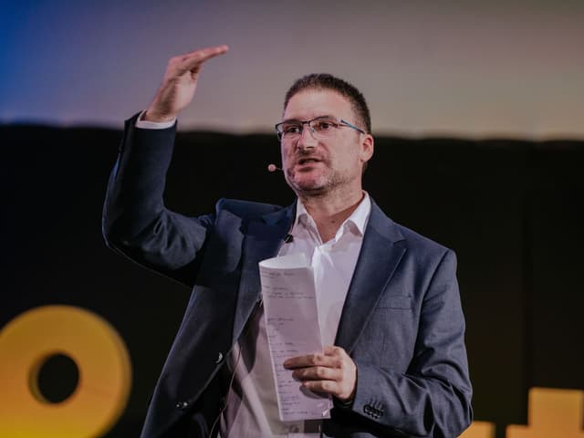 Nenad Gugl u toku drzanja predavanja